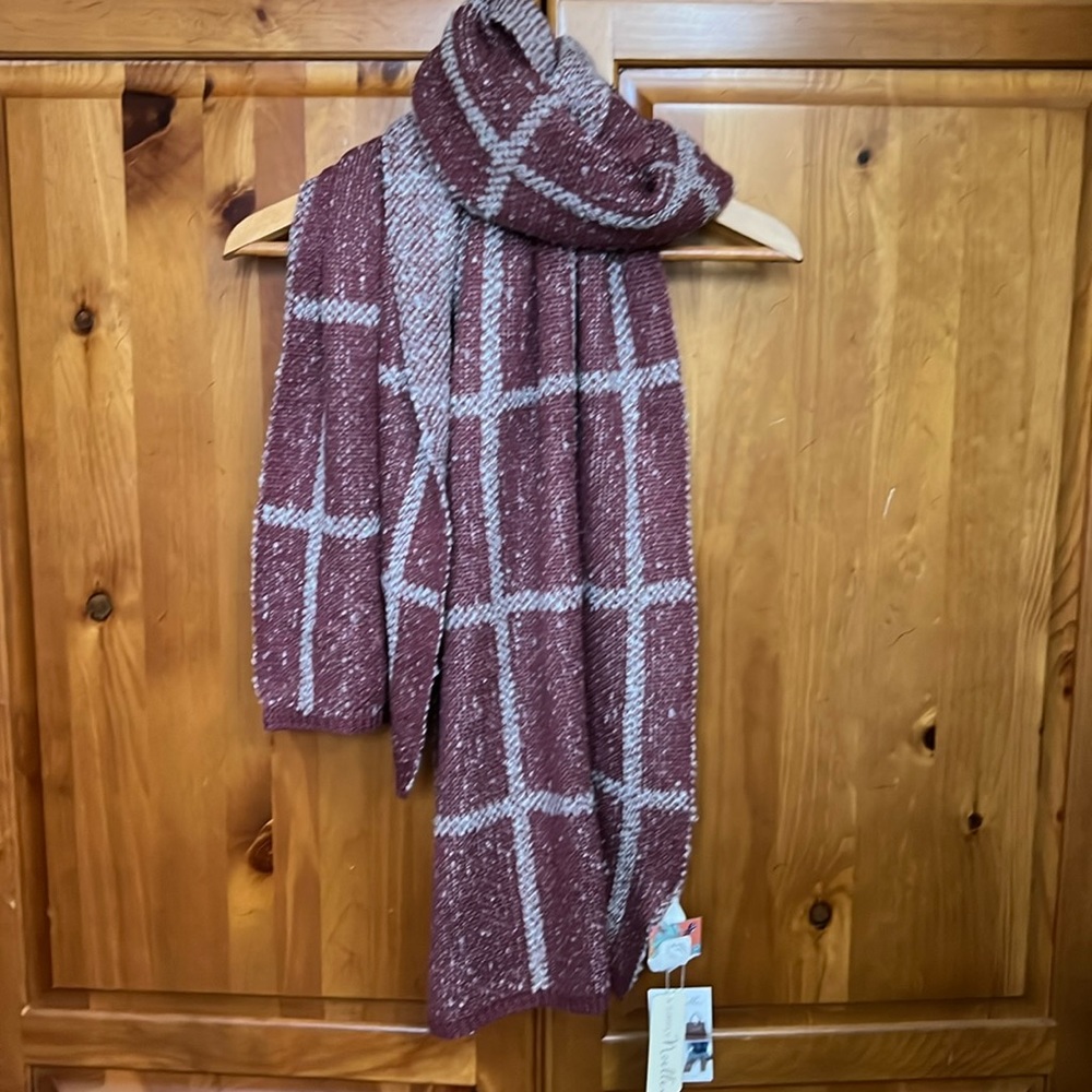 NWT Simply Noelle Wrap/Scarf